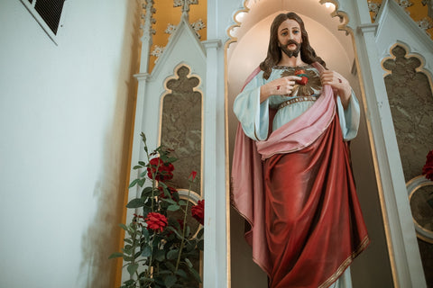 5 Ways to Deepen Your Devotion to the Sacred Heart of Jesus This June
