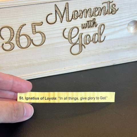 365 Moments with God: A Year of Daily Inspiration, Prayers, and Acts of Kindness for Families