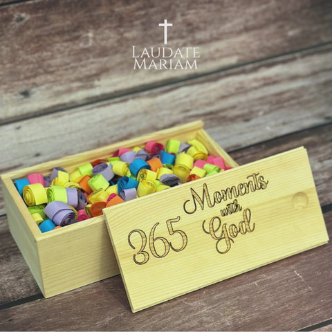 365 Moments with God: A Year of Daily Inspiration, Prayers, and Acts of Kindness for Families